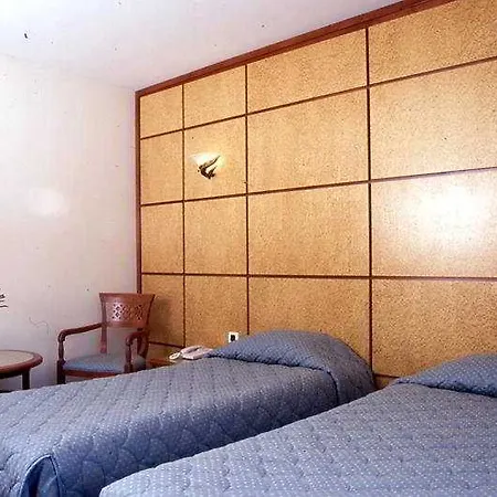 מלון Hotel Cannes Gallia 3*