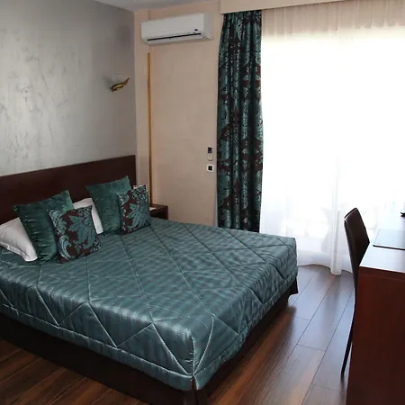 Hotel Gallia Cannes Szálloda 3*